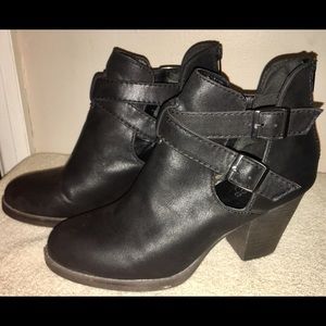 NEW Maurices "Brianna" ankle boots